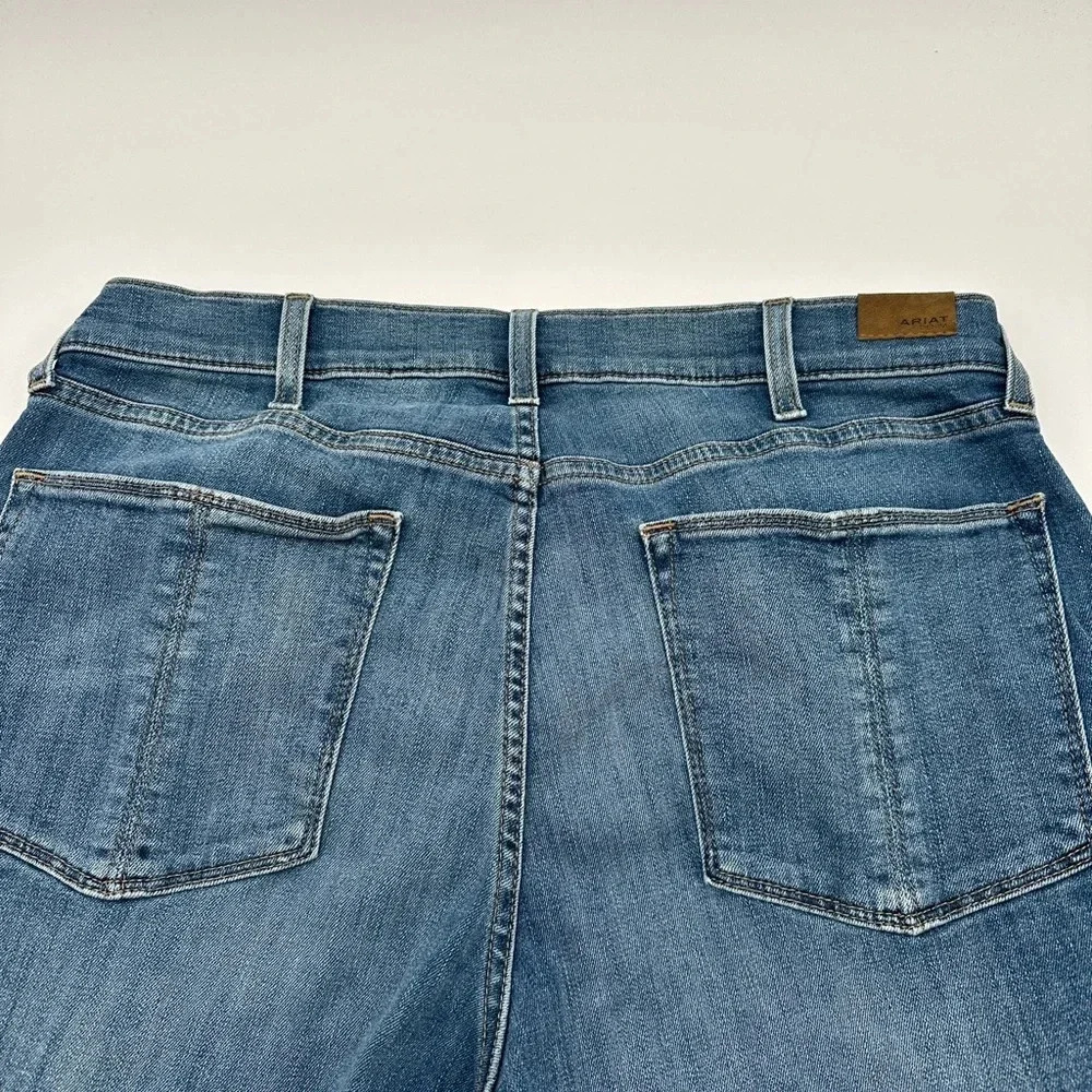 ARIAT 33R Women's Ultra High-Rise Relaxed Straight Jeans